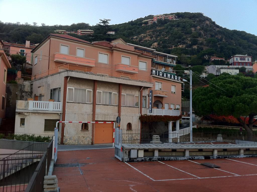 Albergo Miramare Bergeggi Exteriör bild
