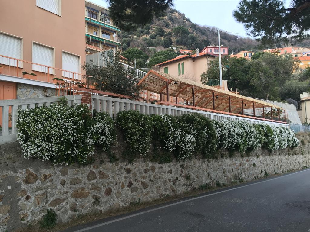 Albergo Miramare Bergeggi Exteriör bild
